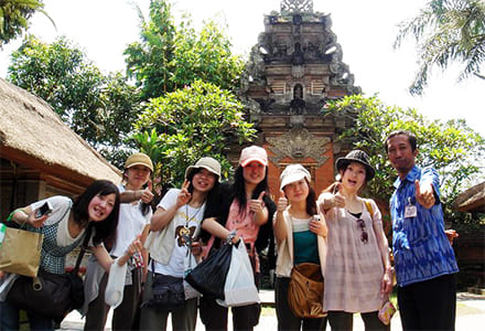 �o���� �J�[�`���[�^�[ ���f���R�[�X